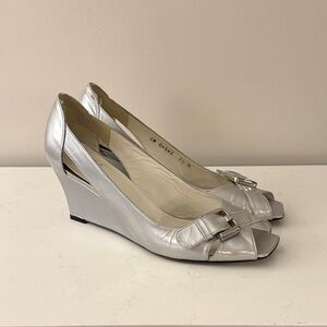 Elegant Silver Stuart Weitzman Wedge Peep-Toe Genuine Leather Shoes 7.5 $269